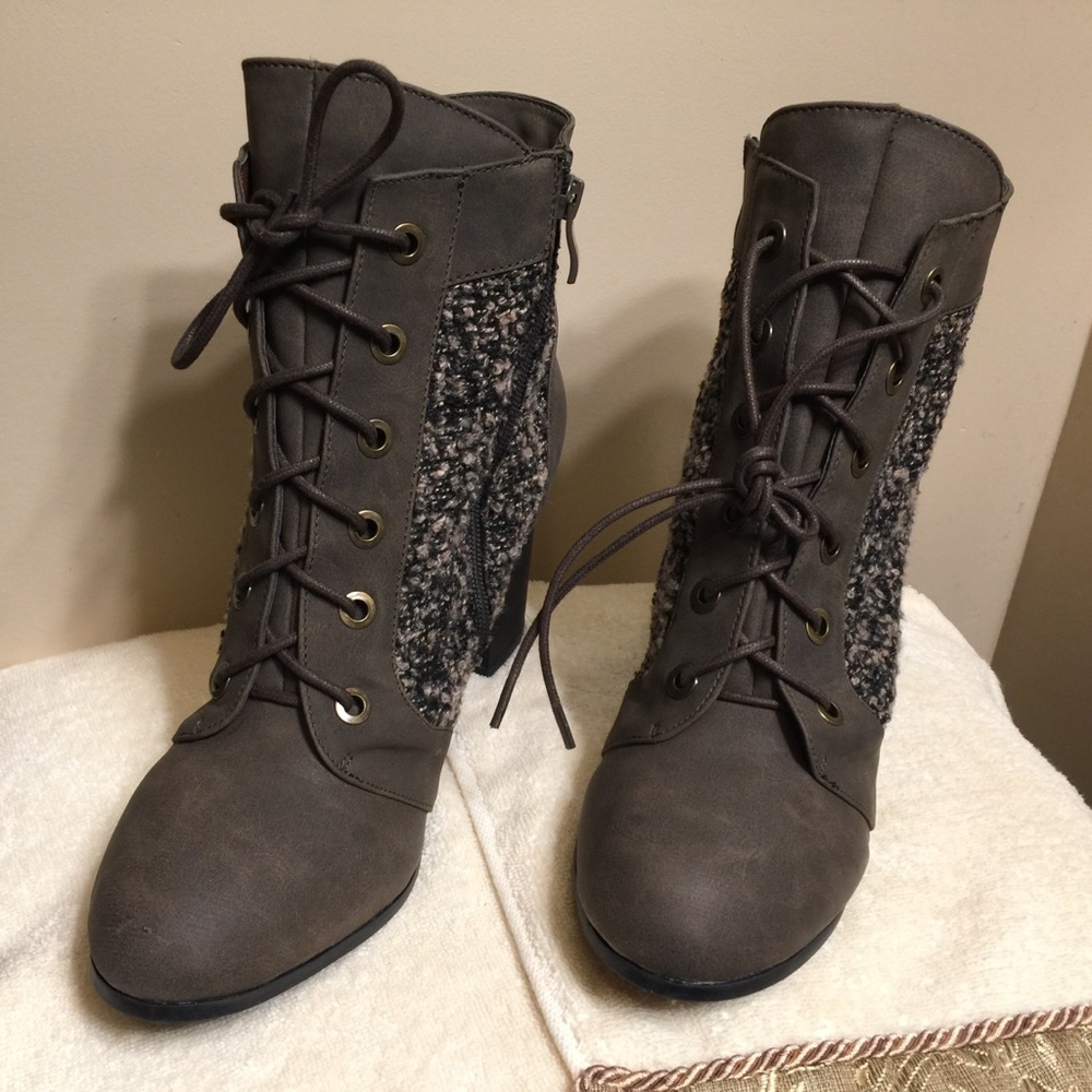 Stylish Boots Kisses by two Lips.